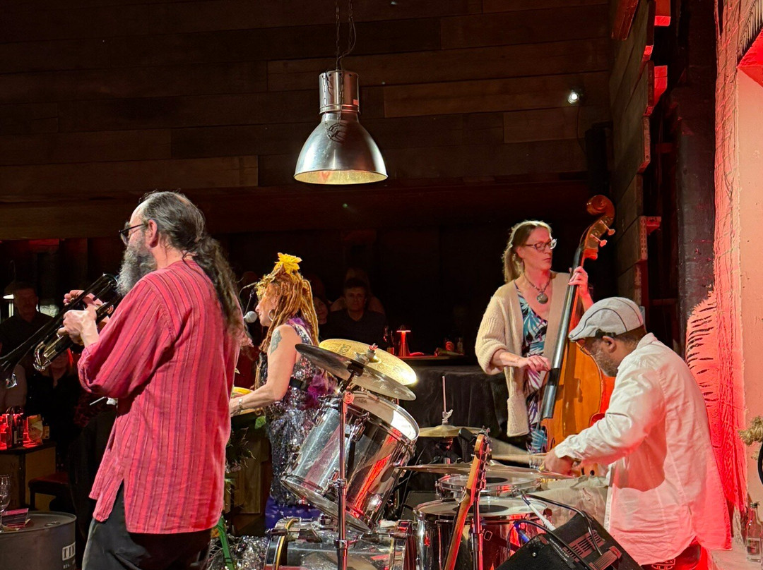 The Bear Club-卢顿必去景点