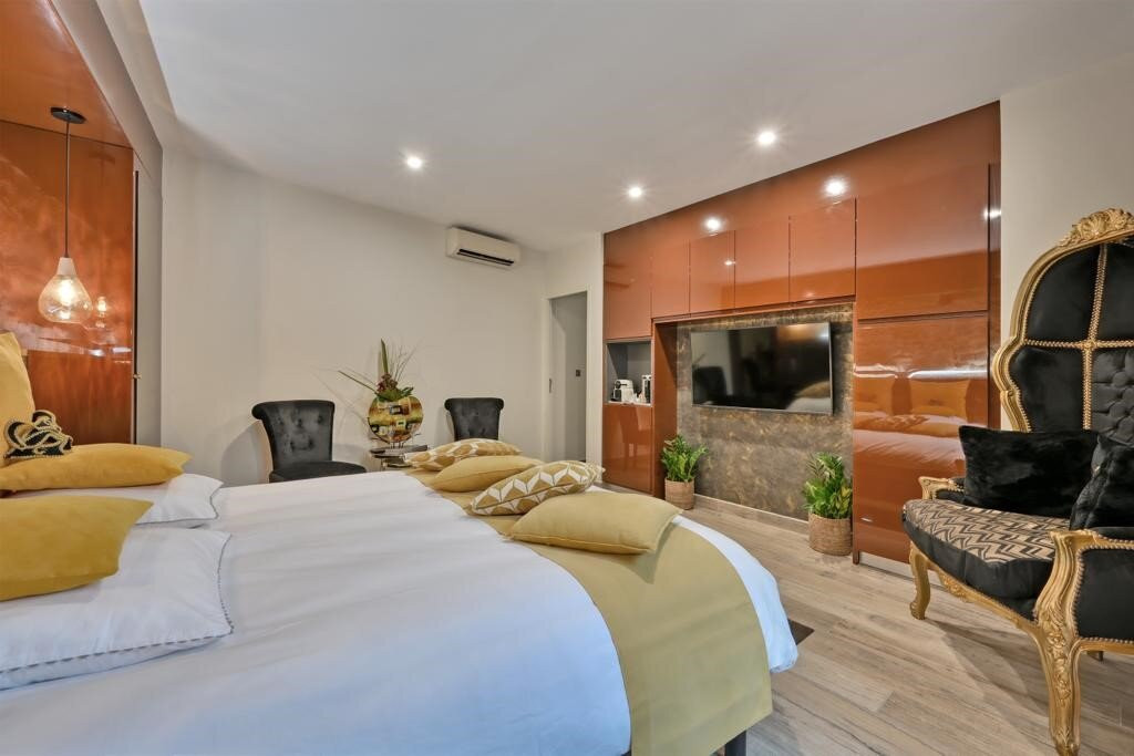 La Cle Secrete - chambre avec jacuzzi主图