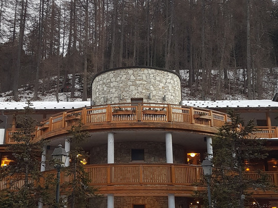 波士科内套房酒店主图