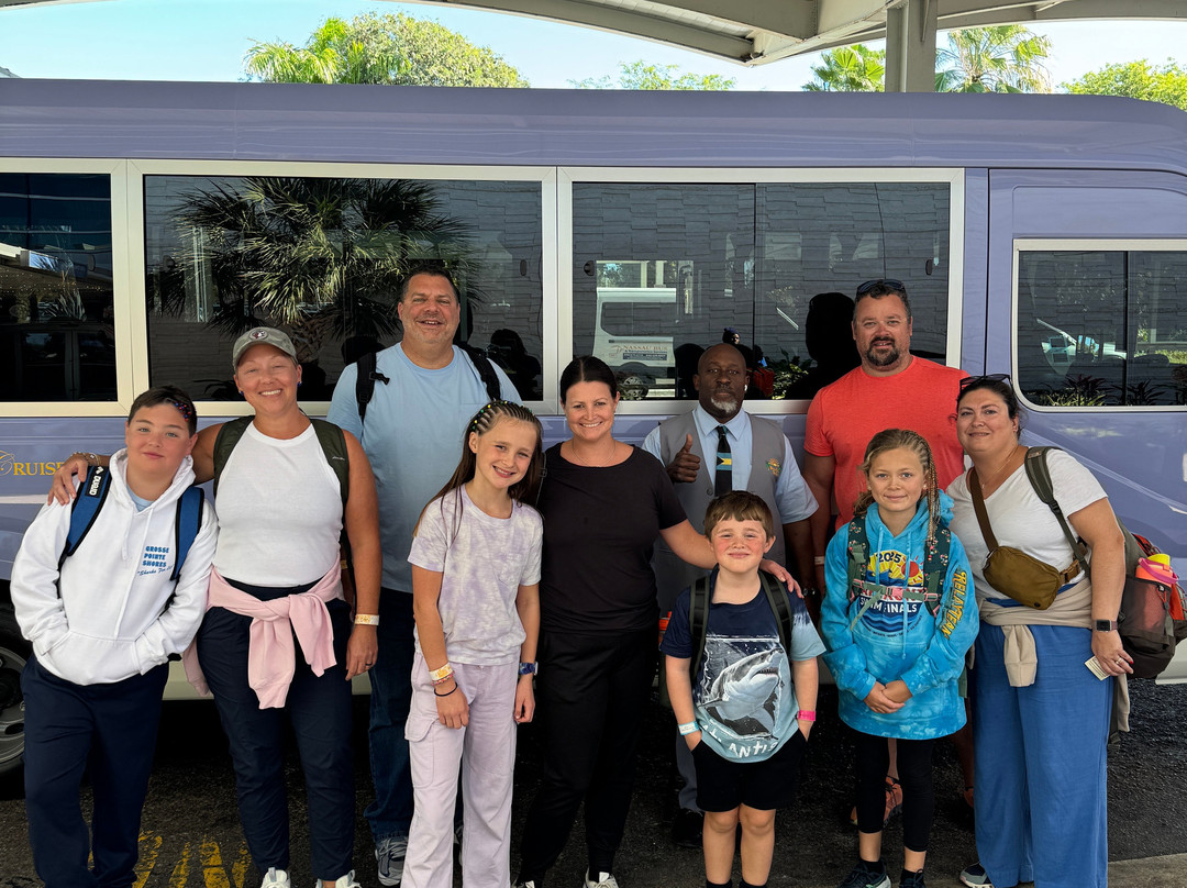 Bahama Cruise Taxi Cab-拿骚必去景点