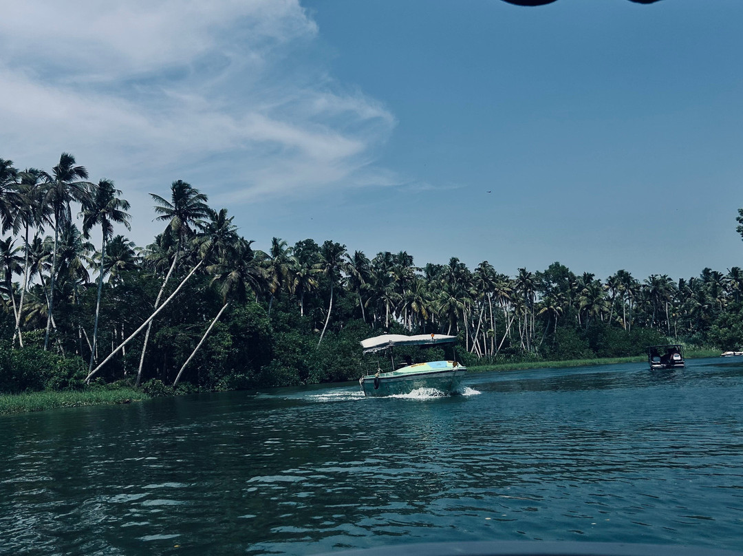 King Fisher Home Stay & Boating