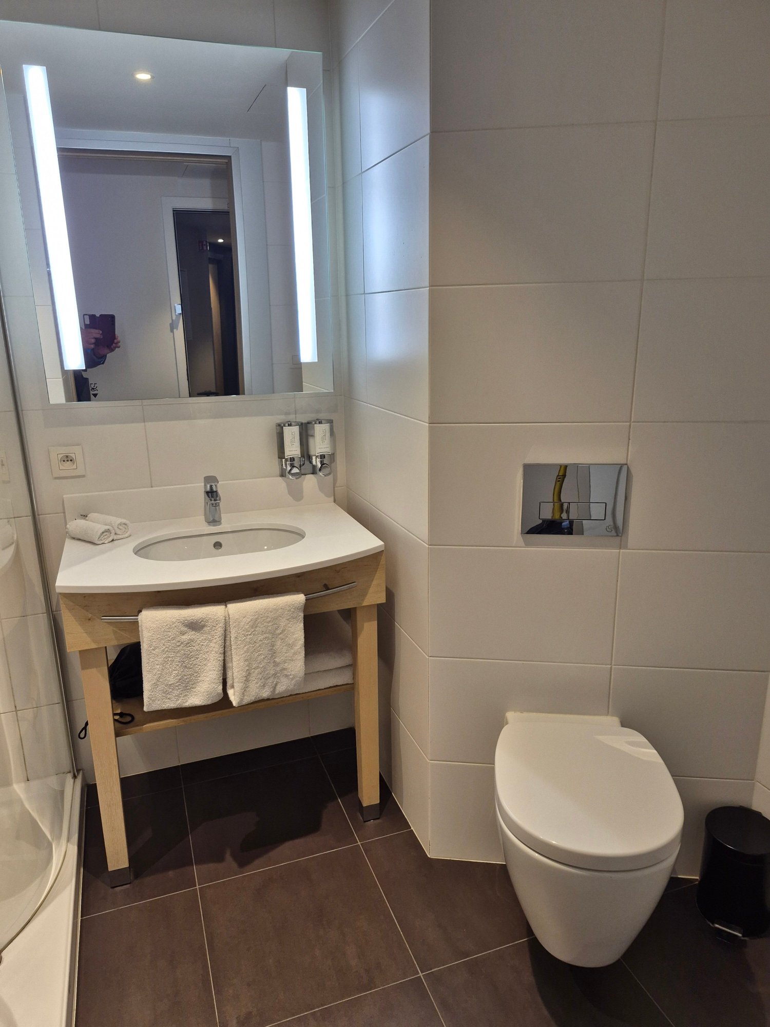 Hampton by Hilton Antwerp Central Station-浴室