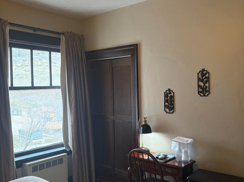 Riverside Hot Springs Inn & Spa主图