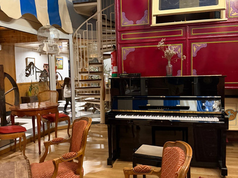 洛普格里斯水疗酒店主图