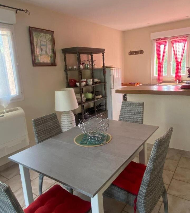 Appartements de 60m2,dans pavillon a ile rousse ,a 900m du village et de la plage