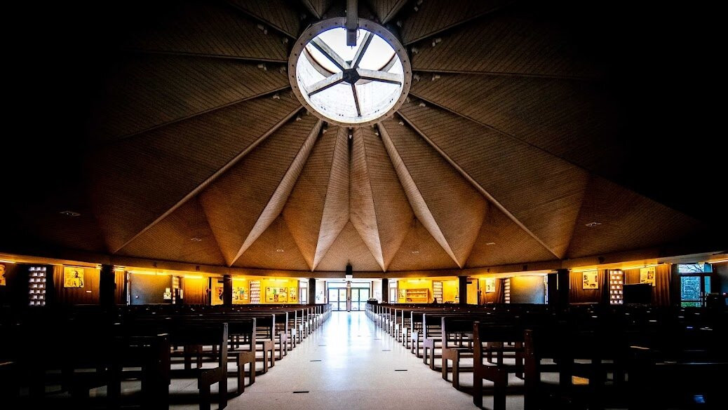 Eglise Notre-Dame-de-la-Resurrection-Le Chesnay必去景点