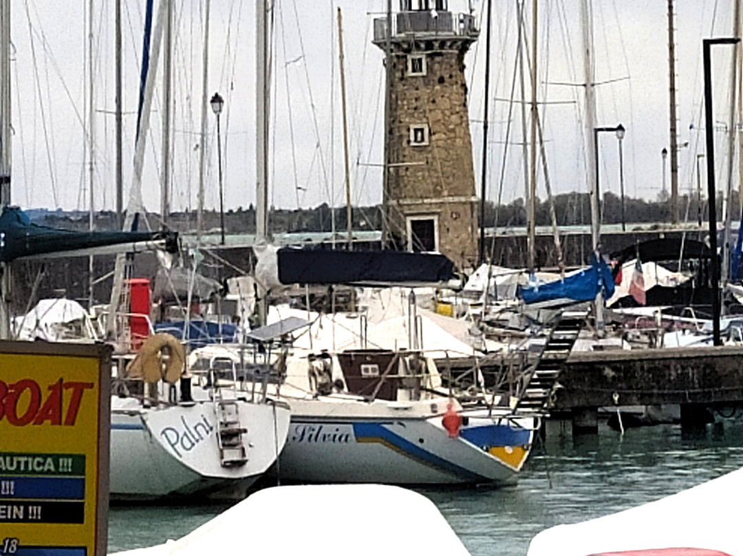 Porto Nuovo E Faro-代森扎诺-德尔加达必去景点