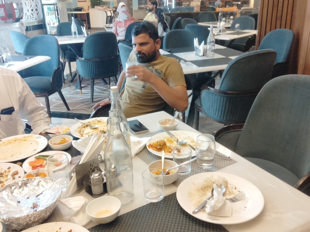 斯里纳格雪地酒店主图