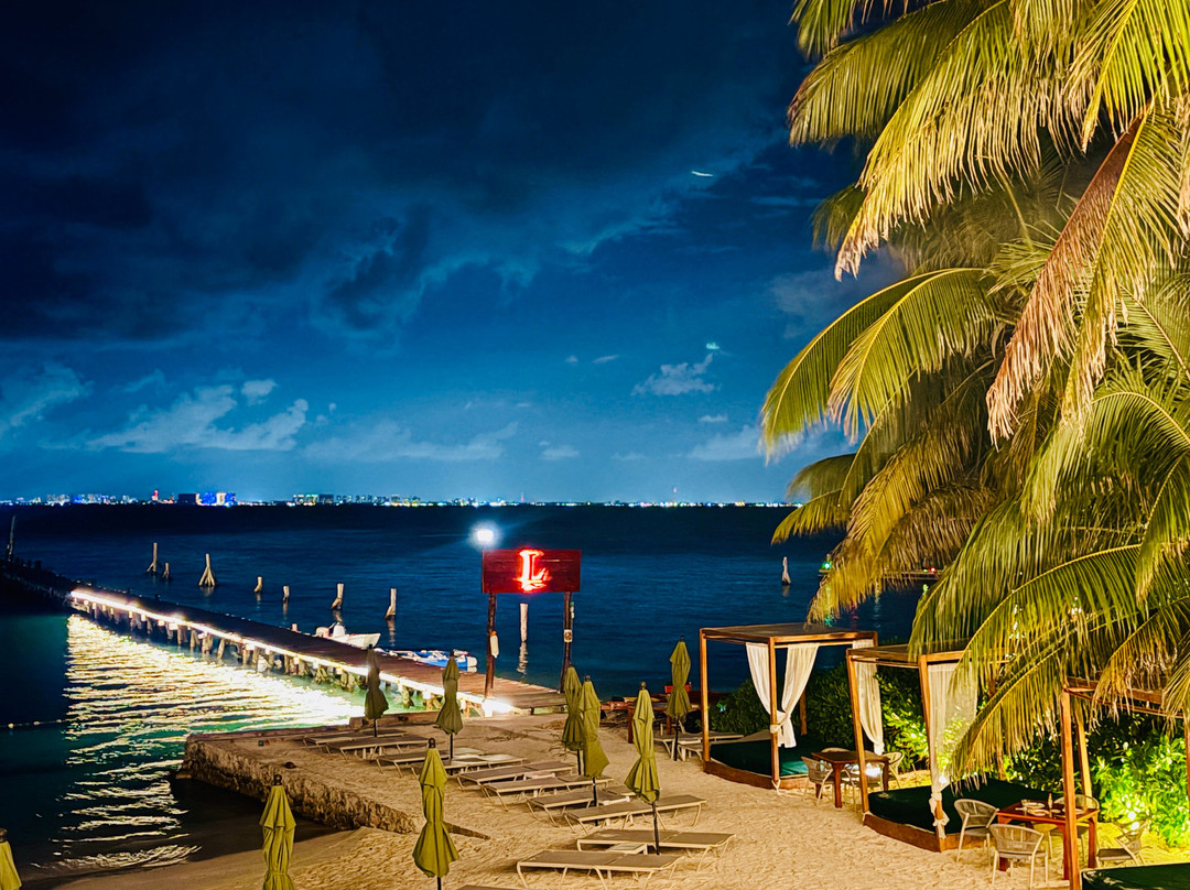Loretta’s Restaurant & Beach Club