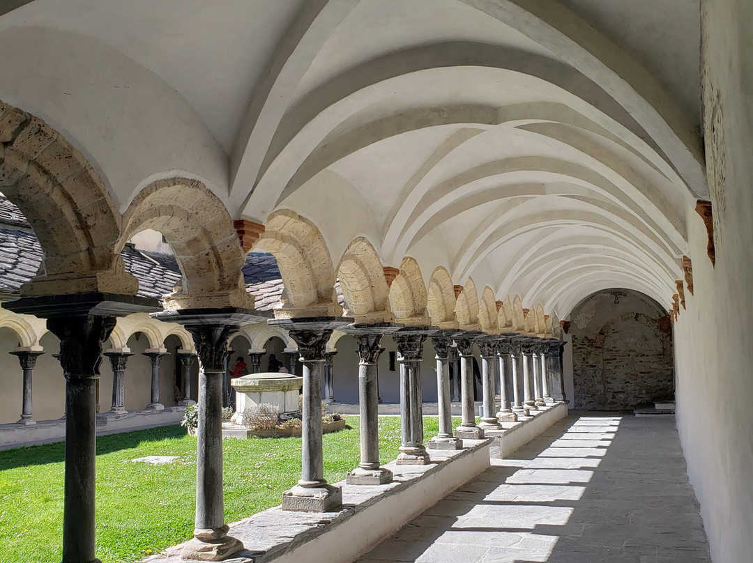 Collegiata dei Santi Pietro e Orso-奥斯塔必去景点