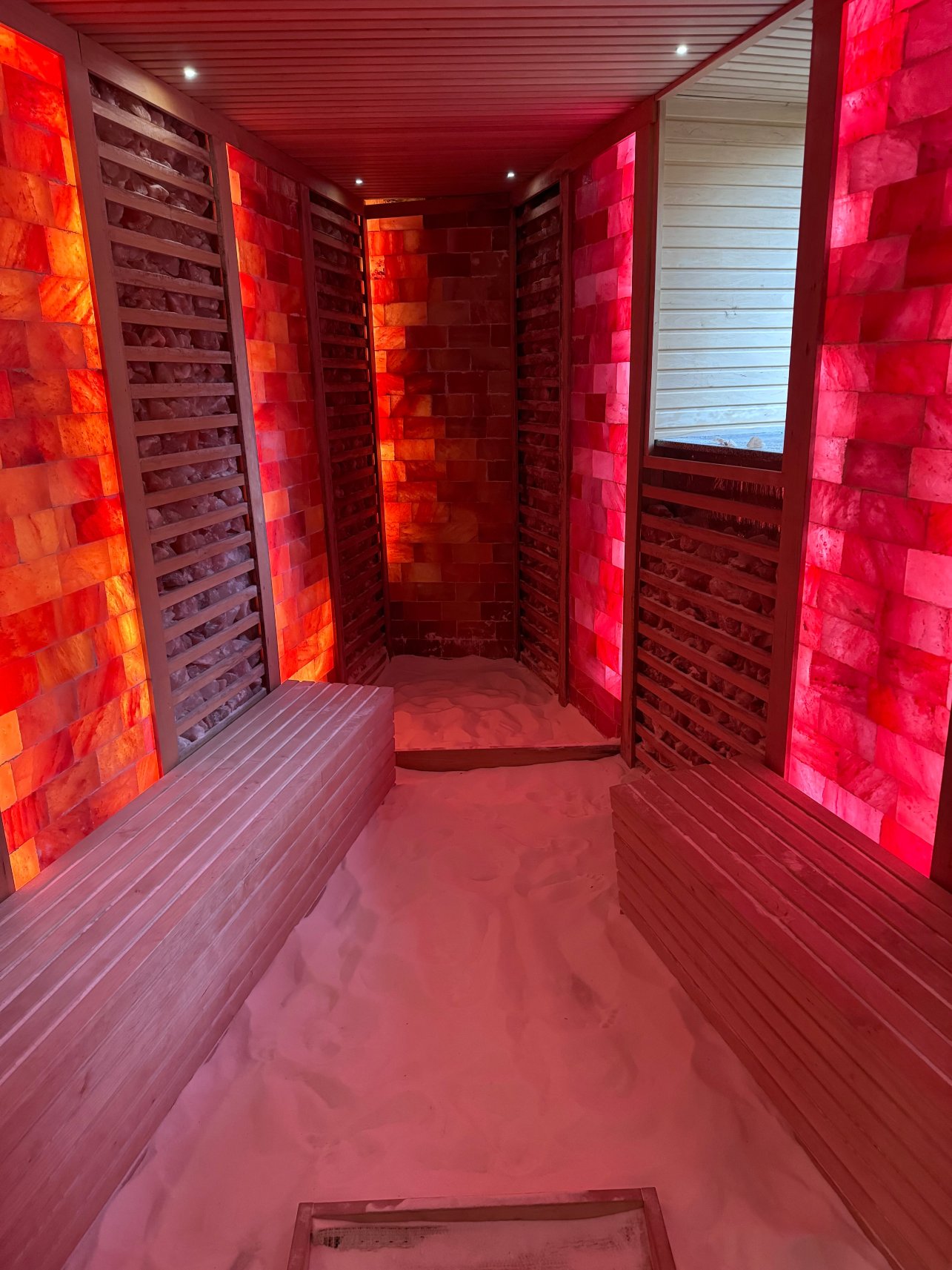 Bástya Konferencia és Wellness Hotel-泳池
