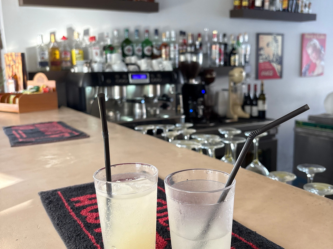 Planos Beach Hotel 海滩酒店主图