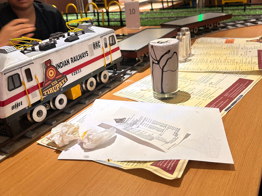 瑞内斯特提鲁帕提酒店主图