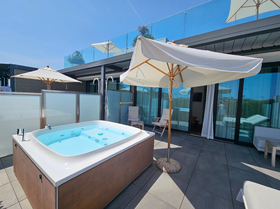 摩纳哥套房酒店主图
