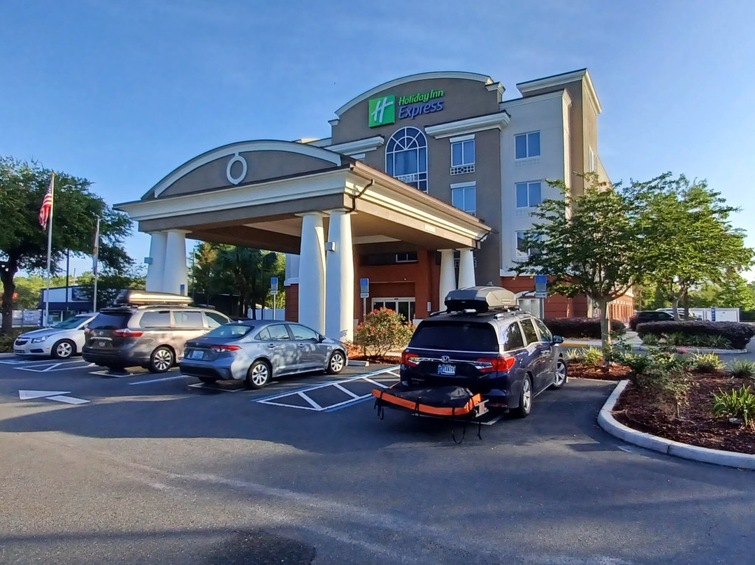 Holiday Inn Express 克里斯特尔里弗主图