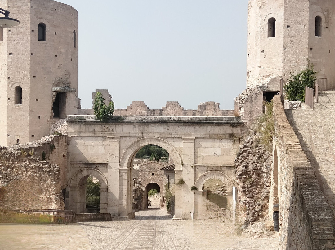 Torri di Properzio e Porta Venere-Spello必去景点