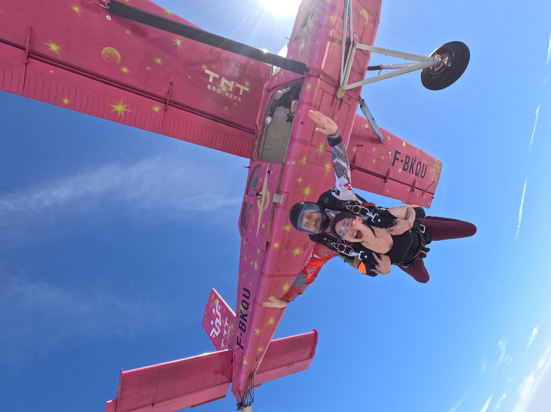Tnt Brothers Skydiving Bucharest-Clinceni必去景点