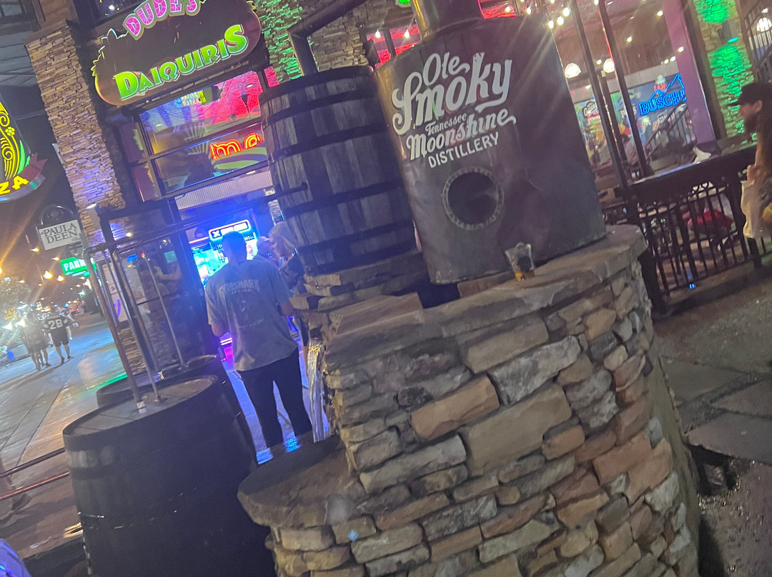 Ole Smoky Distillery - The Holler-盖林柏格必去景点