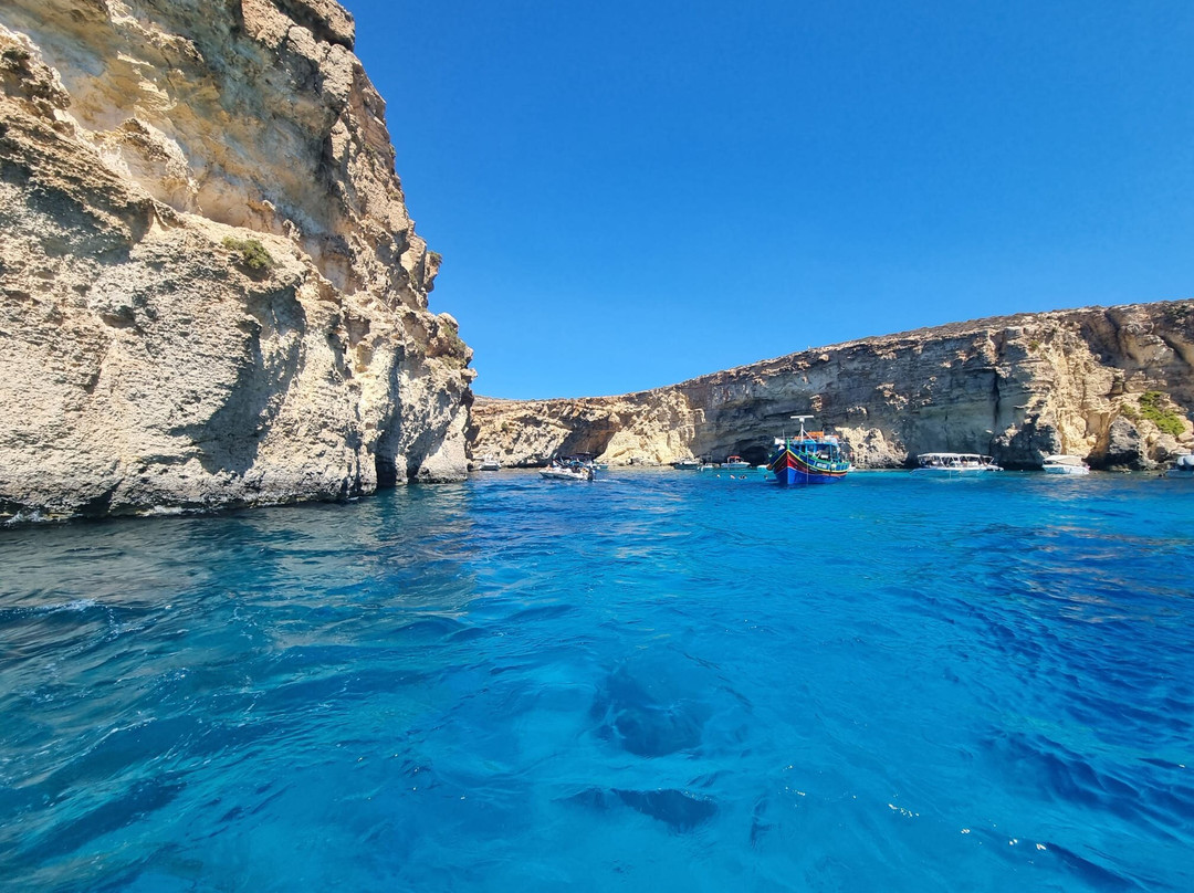 Ebsons Comino Ferries-Mgarr必去景点