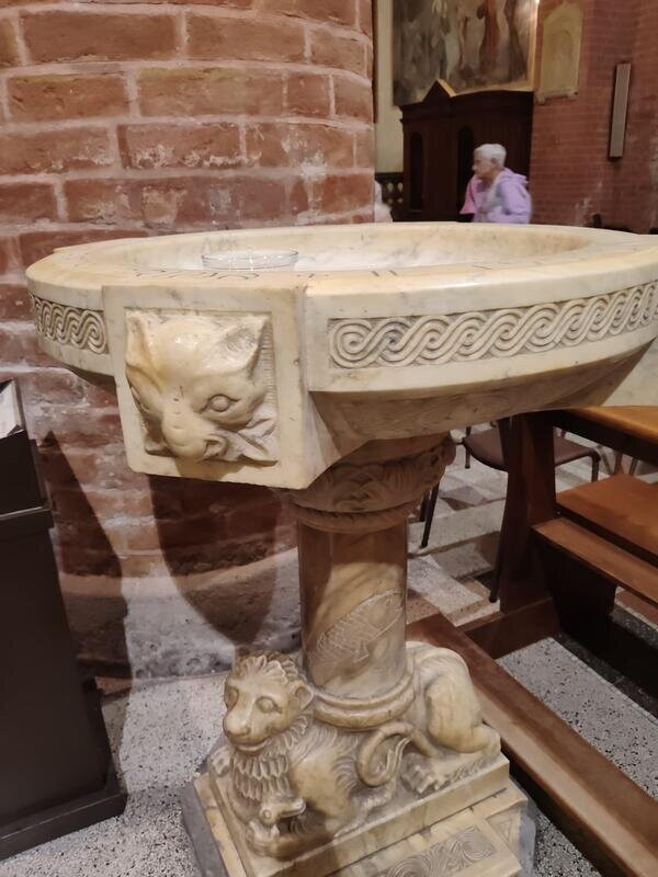 Abbazia di Santa Maria Rossa-米兰必去景点