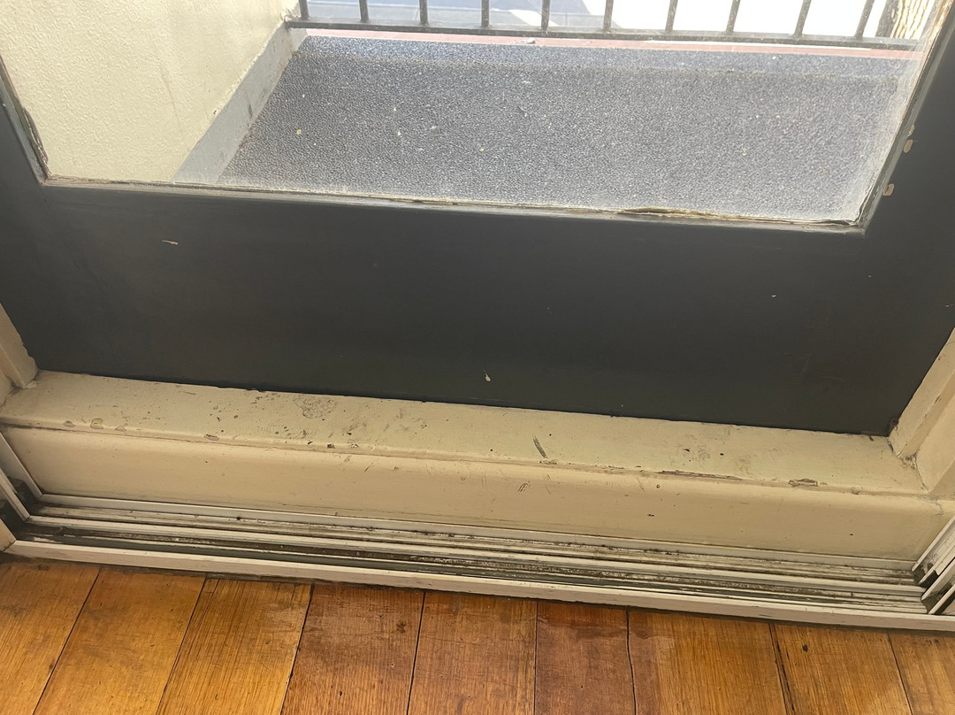 托拉诺酒店主图