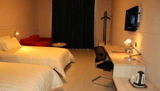 晋元大酒店-客卧