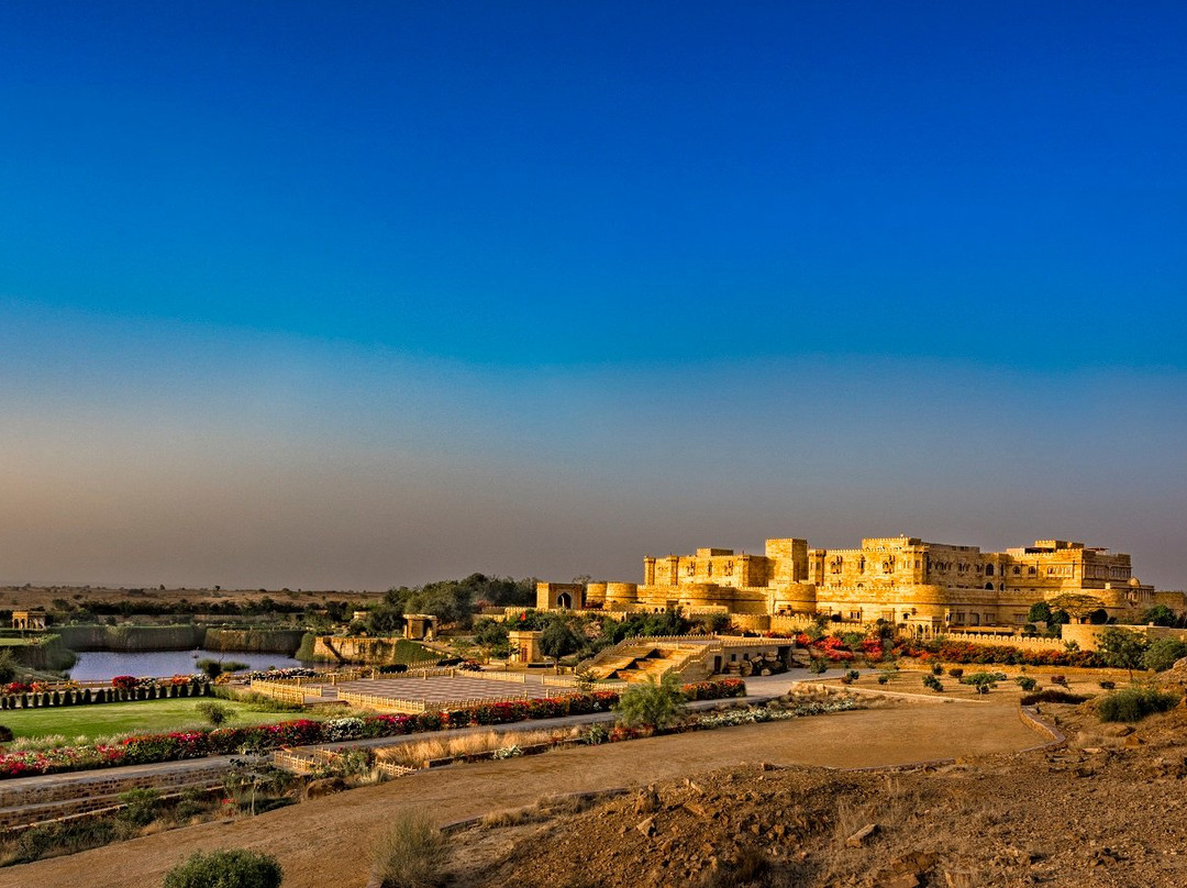 苏尔亚加酒店主图