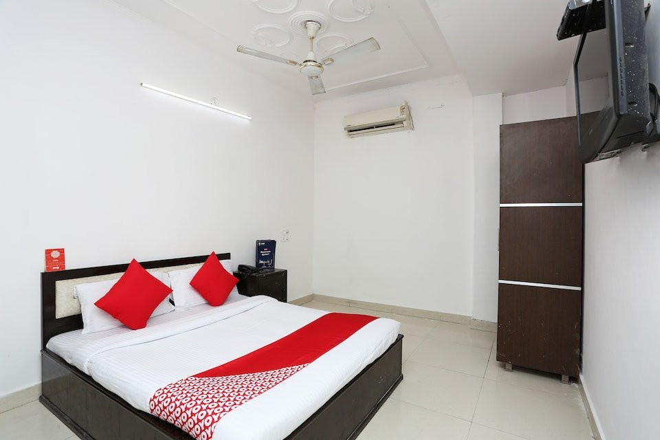 OYO 28411 Taj Guest House