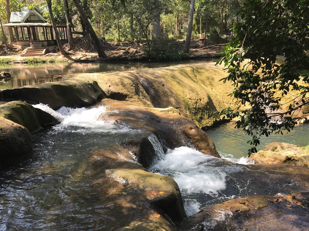 Muak Lek Waterfall景点图片