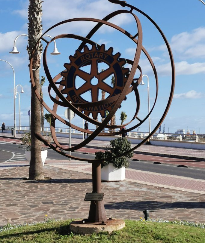 Escultura Rotary Club Melilla-梅利利亚必去景点