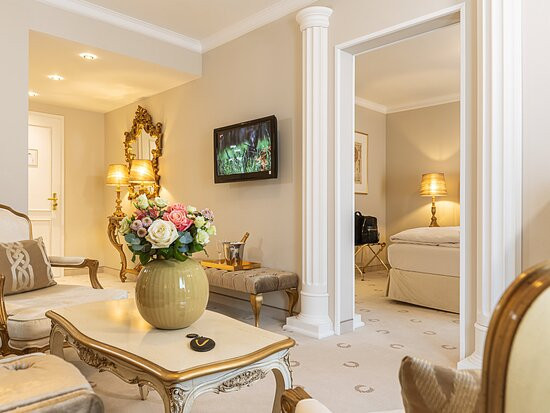 Victor's Residenz Hotel Schloss Berg主图