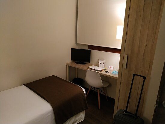 比利牛斯酒店主图