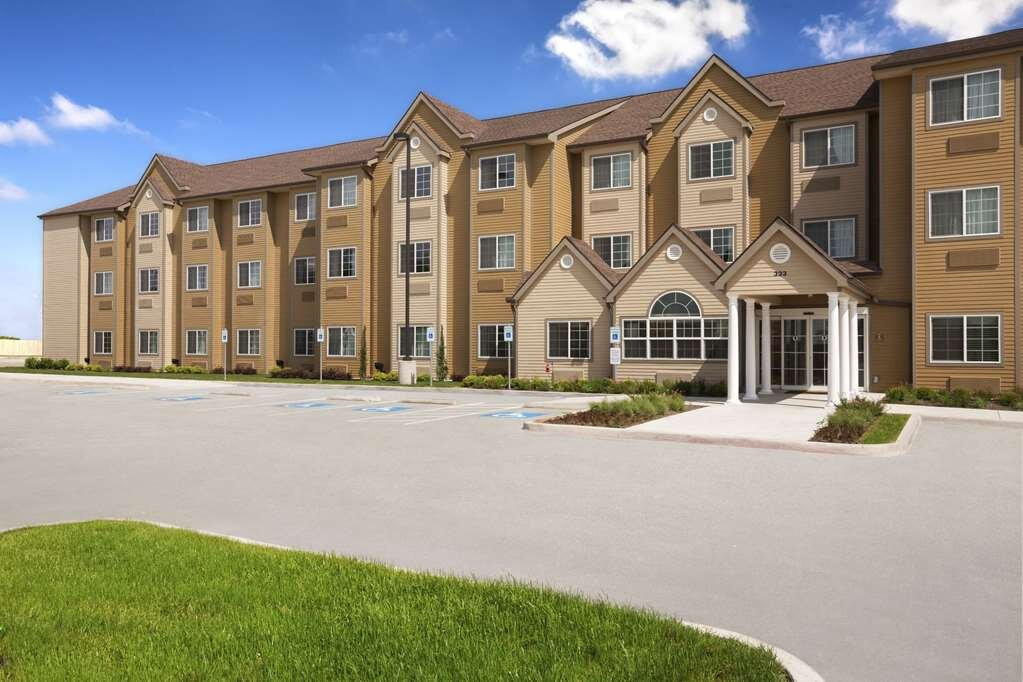 Microtel Inn & Suites by Wyndham Kenedy