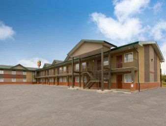 Super 8 by Wyndham Fox Creek
