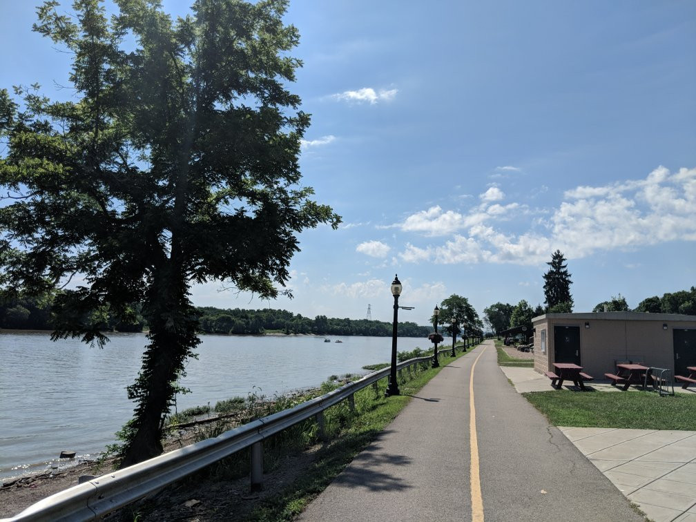 Lesko Park and Bike Path景点图片