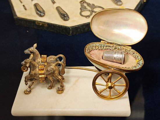 Goldwork Embroidery Museum and Factory景点图片