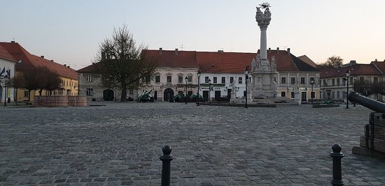 Trg Svetog Trojstva-奥西耶克必去景点