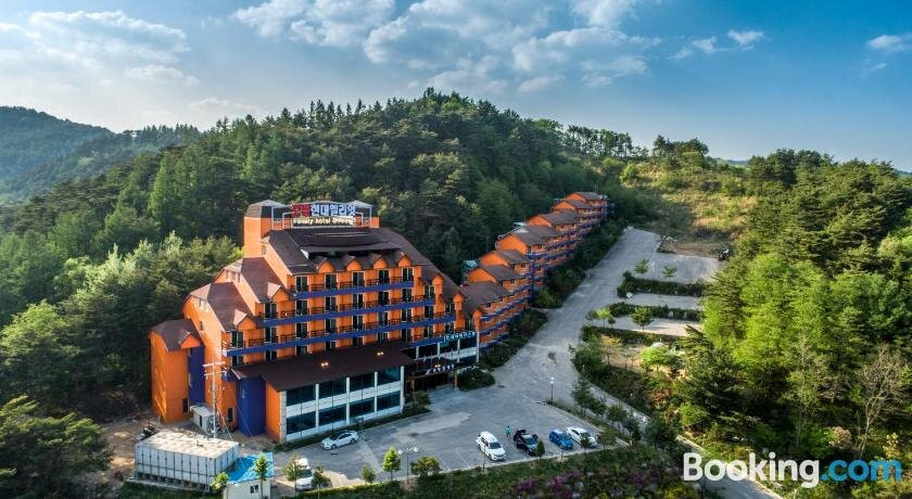 Hyundai Elliot Hotel & Resort
