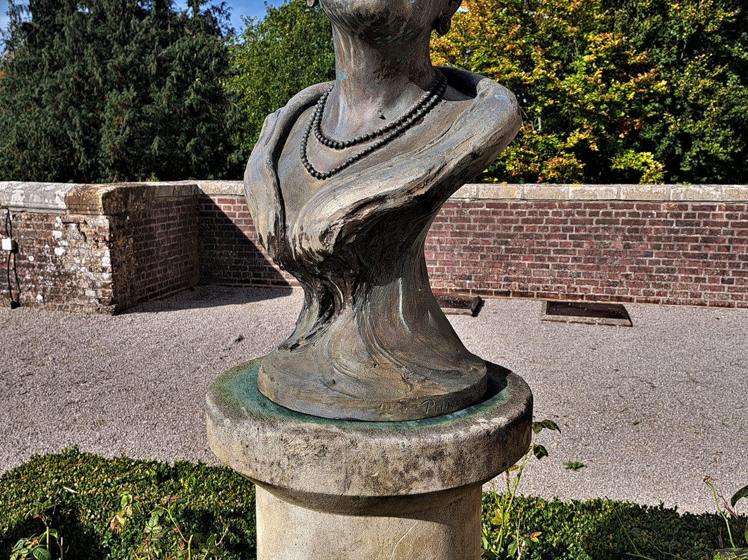 Statue Isabelle d'Orléans-Bragance景点图片