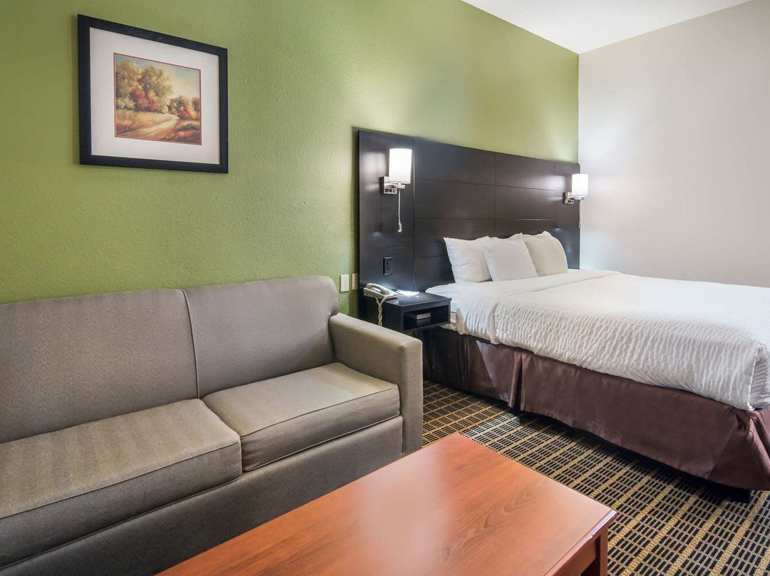 Clarion Inn and Suites Weatherford主图