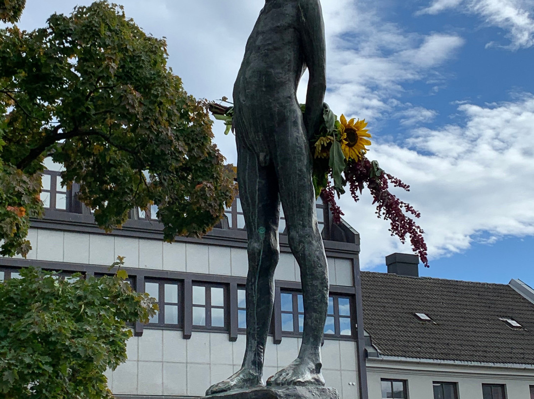Statuen Gutten pa Triangelen-哈马尔必去景点