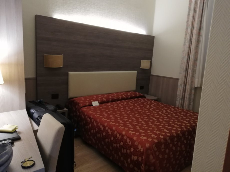 艾斯特酒店主图