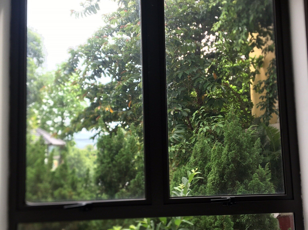 戴丽湖畔酒店主图