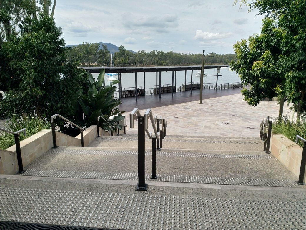 Riverside Precinct景点图片
