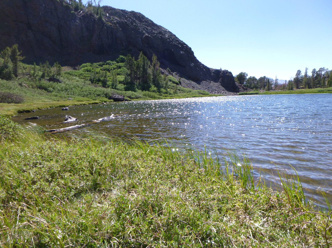 Frontier Pack Train-六月湖必去景点