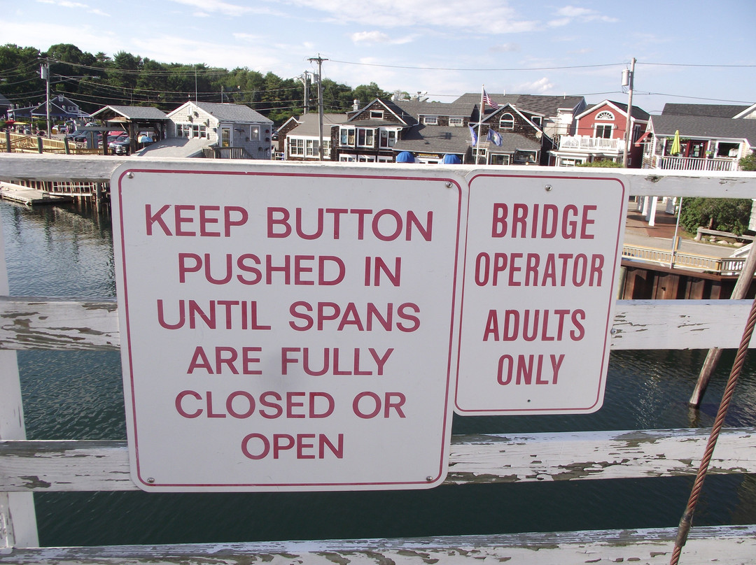 Perkins Cove Draw Bridge景点图片