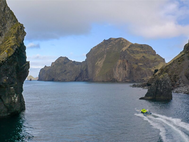 Seabirds and Cliff Adventures-韦斯特曼纳群岛必去景点