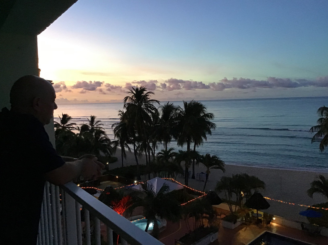 Coconut Court Beach Hotel主图