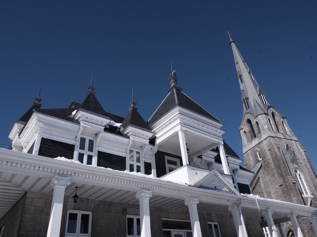 Église catholique Saint-Joachim-Pointe Claire必去景点