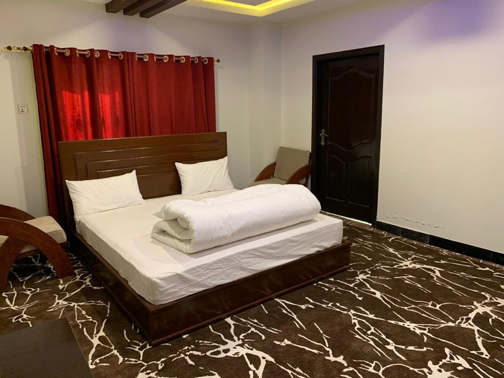 Timergara酒店住宿-Hayat Tower Hotel & Restaurant